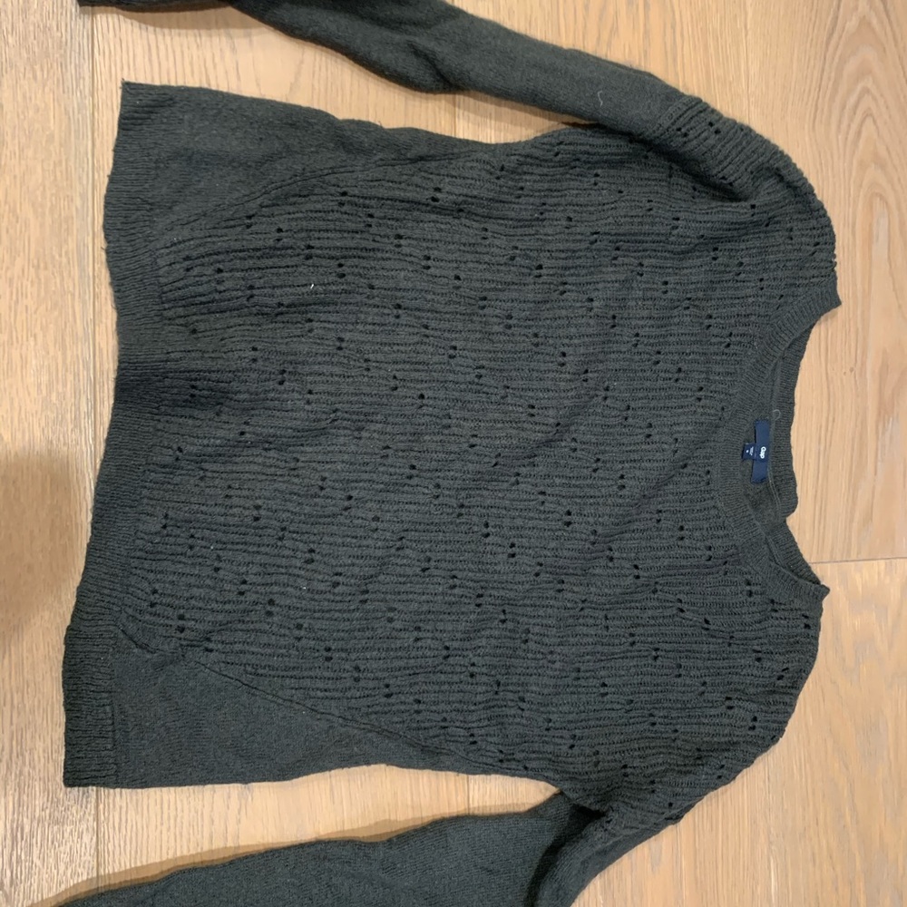 Gap sweater